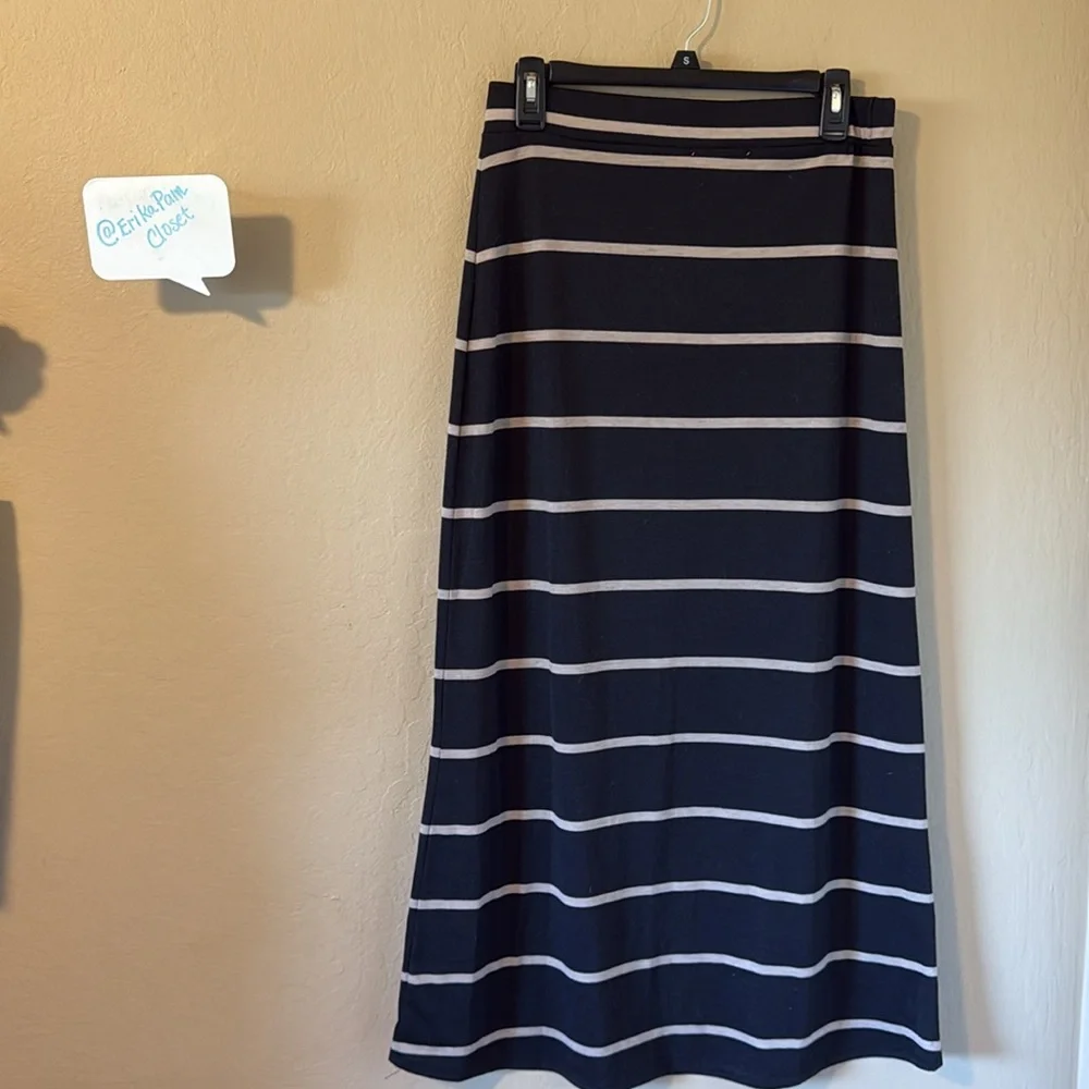 Ambiance Apparel Women’s Knit Striped Black and Tan Long Skirt size Large